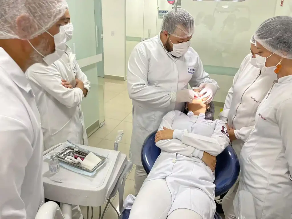 Aula prática de anestesiologia na UniBRASÍLIA Gama estudantes aprimoram técnicas e habilidades essenciais (1).opti Aula prática de anestesiologia na UniBRASÍLIA Gama estudantes aprimoram técnicas e habilidades essenciais (1).opti