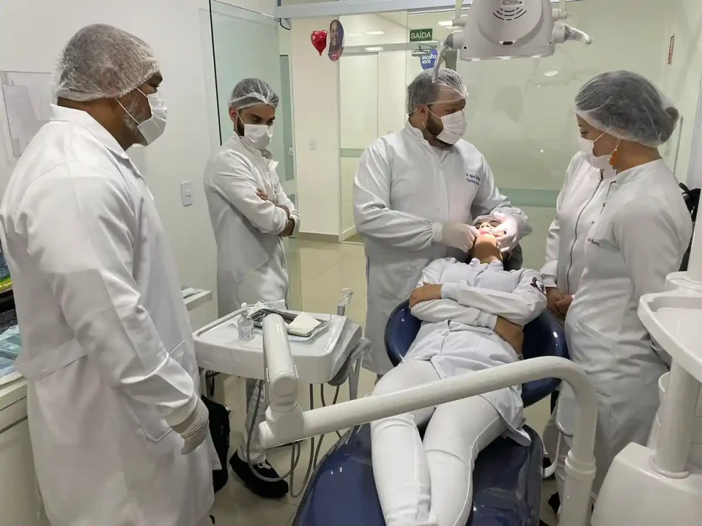 Aula prática de anestesiologia na UniBRASÍLIA Gama estudantes aprimoram técnicas e habilidades essenciais (2).opti Aula prática de anestesiologia na UniBRASÍLIA Gama estudantes aprimoram técnicas e habilidades essenciais (2).opti