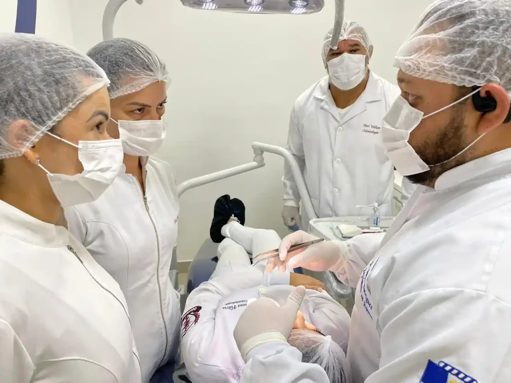 Aula prática de anestesiologia na UniBRASÍLIA Gama estudantes aprimoram técnicas e habilidades essenciais (3).opti Aula prática de anestesiologia na UniBRASÍLIA Gama estudantes aprimoram técnicas e habilidades essenciais (3).opti