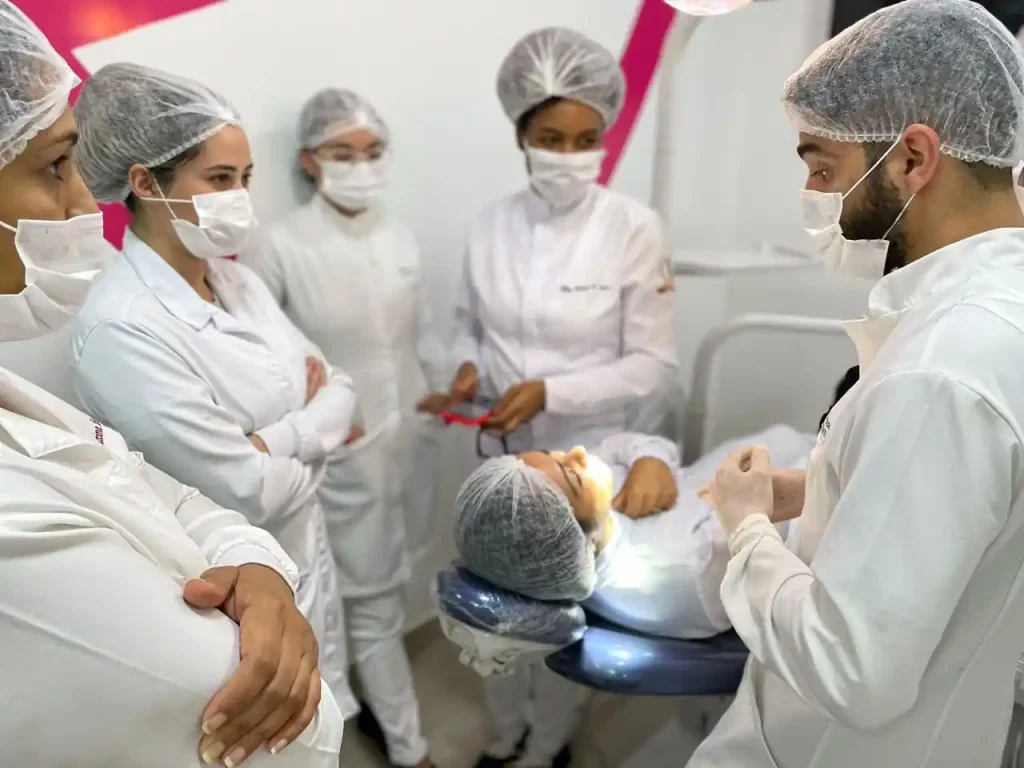 Aula prática de anestesiologia na UniBRASÍLIA Gama estudantes aprimoram técnicas e habilidades essenciais (6).opti Aula prática de anestesiologia na UniBRASÍLIA Gama estudantes aprimoram técnicas e habilidades essenciais (6).opti