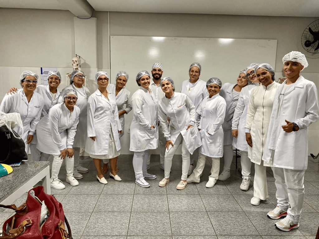 Explorando a complexidade anatômica aula prática de cabeça e pescoço com acadêmicos de odontologia (1) Explorando a complexidade anatômica aula prática de cabeça e pescoço com acadêmicos de odontologia (1)