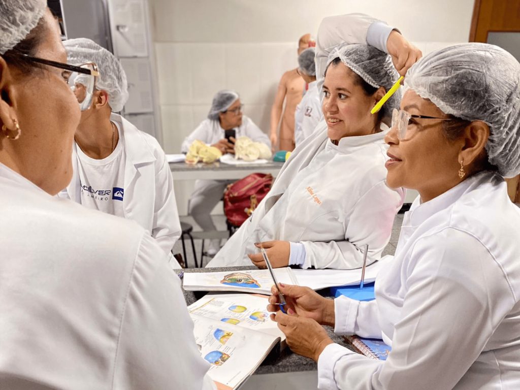 Explorando a complexidade anatômica aula prática de cabeça e pescoço com acadêmicos de odontologia (9) Explorando a complexidade anatômica aula prática de cabeça e pescoço com acadêmicos de odontologia (9)